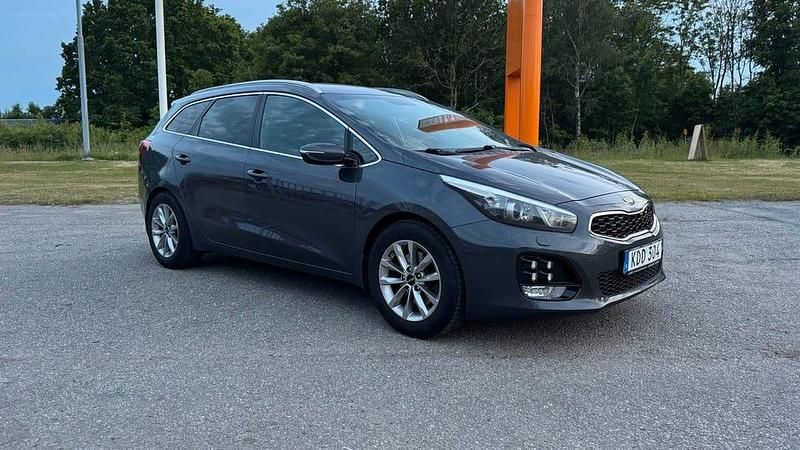Grå Begagnad 2015 Kia Ceed Sportswagon GT-Line Kombi | 95 000 kr (Marknadspris) - Bild 1/4