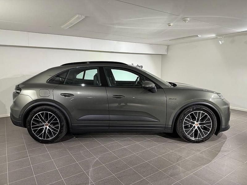 Ny Porsche Macan Sport 330 kW (449 HK) 2025 Grön SUV