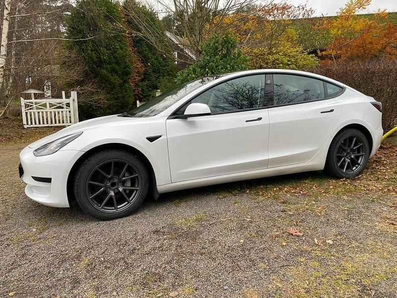 Begagnad Tesla Model 3 Standard Range 208 kW (283 HK) 2022 Sedan