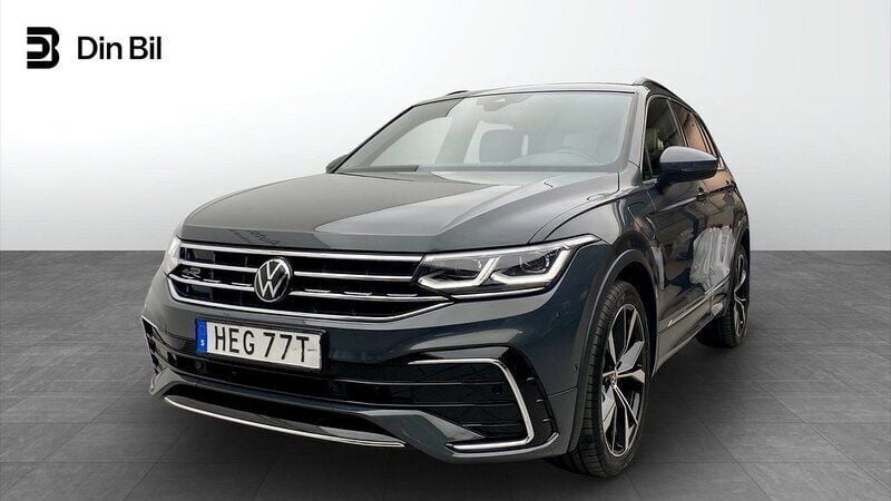 Grå (dolphin grey metallic) Begagnad 2021 VW Tiguan R-line SUV | 369 900 kr (Marknadspris) - Bild 1/4