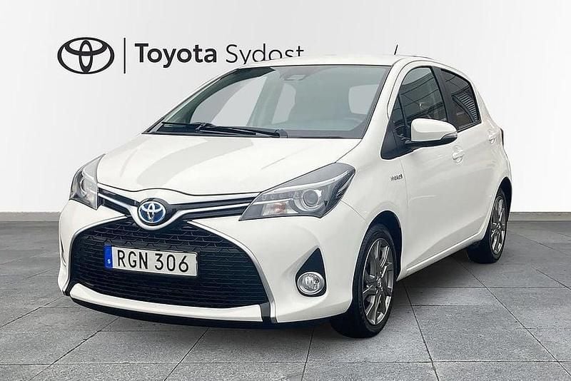 Vit Begagnad 2016 Toyota Yaris Hybrid Edition Halvkombi | 129 000 kr (Bra pris) - Bild 1/3