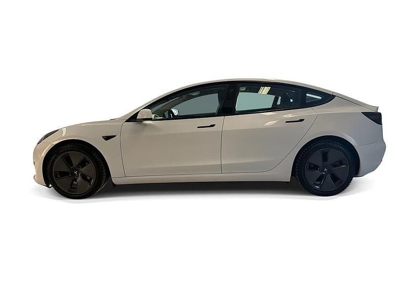 Begagnad Tesla Model 3 Standard Range 235 kW (320 HK) 2022 Vit Sedan