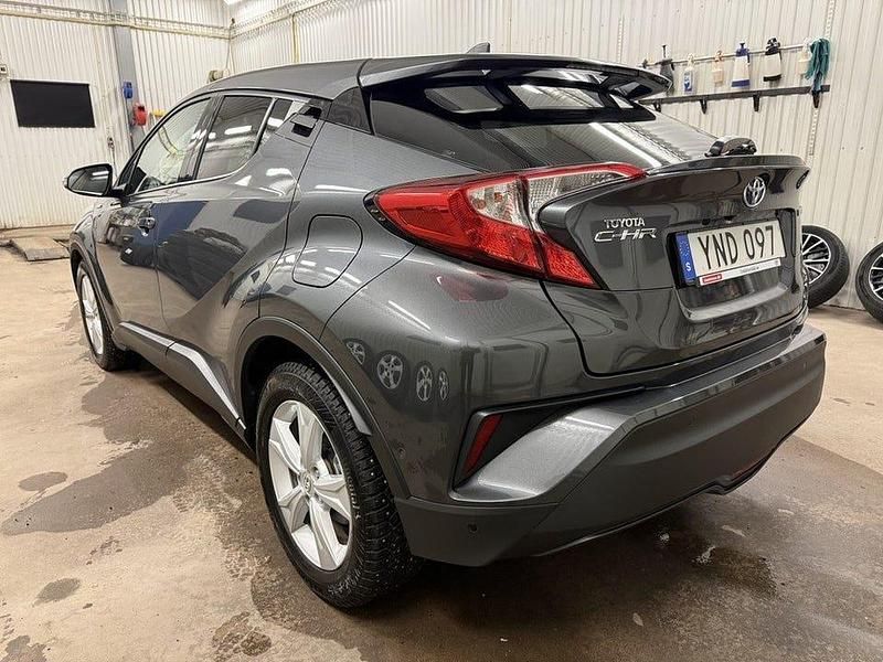 Begagnad Toyota C-HR Executive 122 HK (89 kW) 2017 Grå SUV