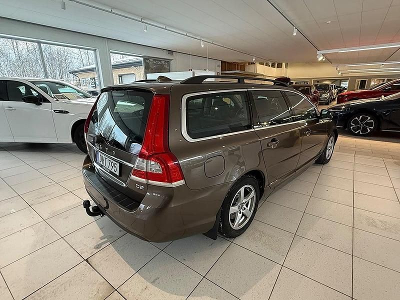 Begagnad Volvo V70 Momentum 116 HK (85 kW) 2014 Twilight bronze Kombi