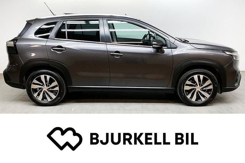 Titan dark gray metallic Begagnad 2022 Suzuki SX4 S-Cross SUV | 299 900 kr (Marknadspris) - Bild 1/4