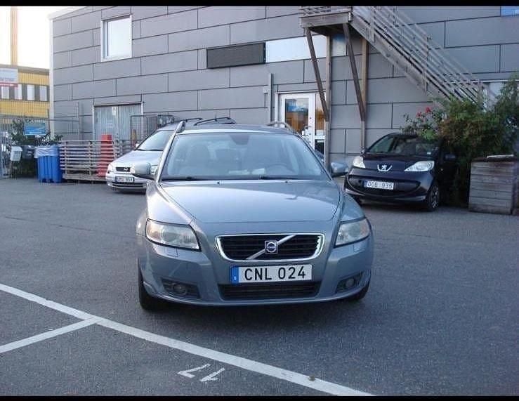 Begagnad Volvo V50 Momentum 136 HK (100 kW) 2008 Kombi