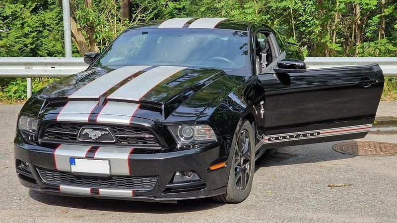 Svart Begagnad 2014 Ford Mustang Sportkupé | 245 000 kr (Dyr) - Bild 1/4