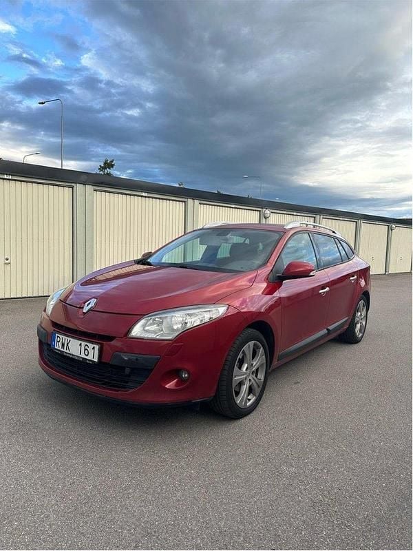 Röd Begagnad 2012 Renault Mégane GrandTour Kombi | 38 000 kr (Marknadspris) - Bild 1/4