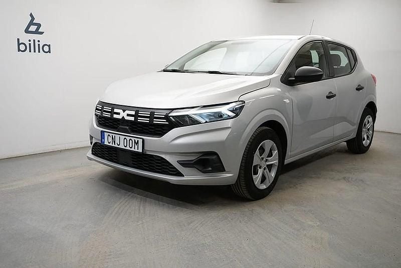 Grå Begagnad 2022 Dacia Sandero Essentiel Halvkombi | 134 900 kr (Marknadspris) - Bild 1/3