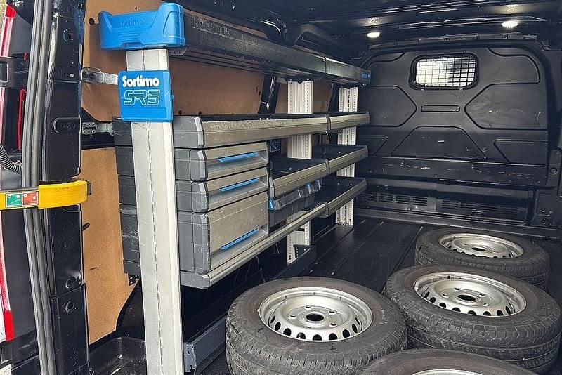 Begagnad Ford Transit Custom 131 HK (96 kW) 2022 Svart Sedan