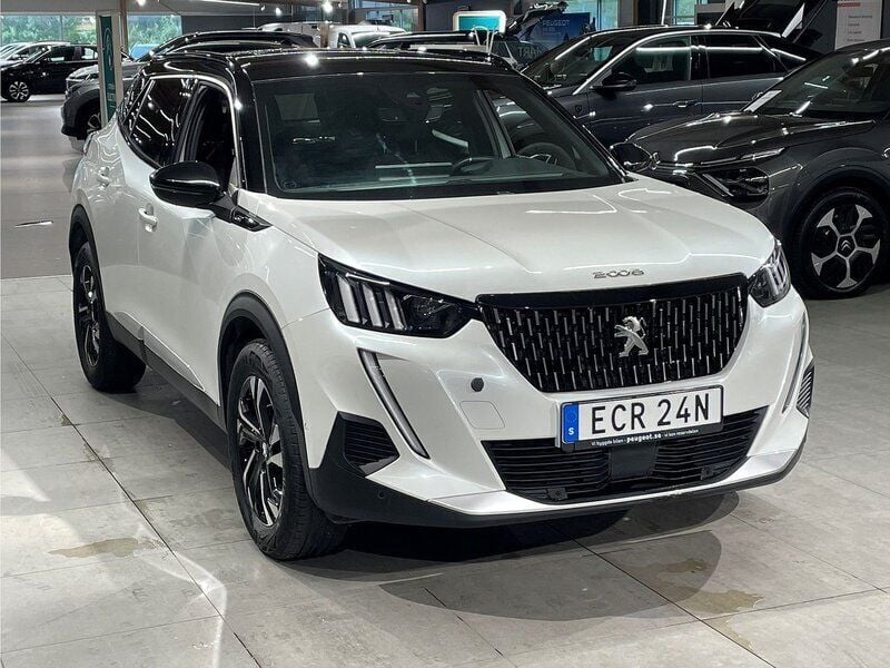 Vit Begagnad 2023 Peugeot 2008 GTi SUV | 244 900 kr (Marknadspris) - Bild 1/4