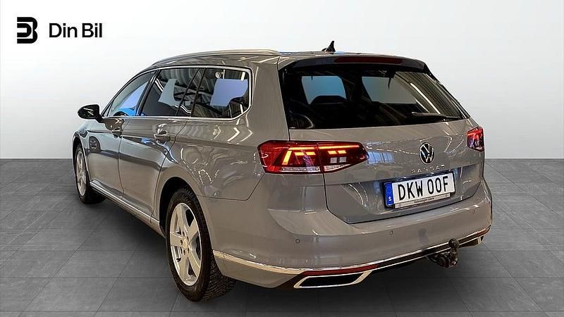 Begagnad VW Passat 200 HK (147 kW) 2022 Moonstone grey Kombi