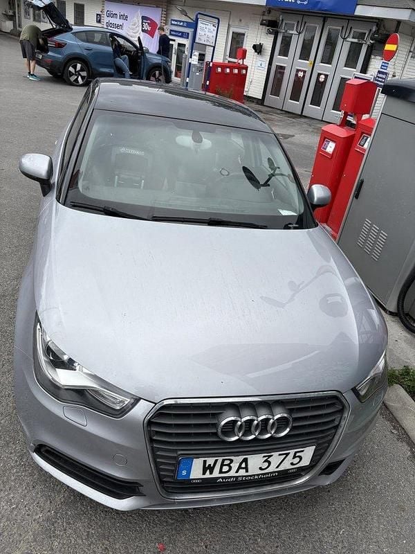 Silver Begagnad 2014 Audi A1 Sportback Sport Halvkombi | 110 000 kr (Marknadspris) - Bild 1/4