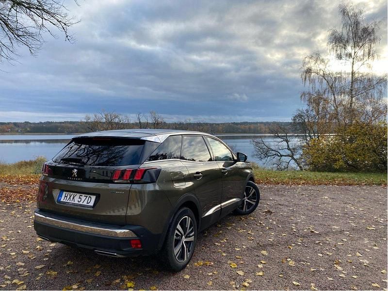 Grå Begagnad 2020 Peugeot 3008 GT SUV | 242 900 kr (Marknadspris) - Bild 1/4