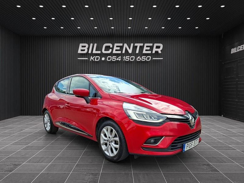 Röd Begagnad 2017 Renault Clio IV Dynamique Halvkombi | 59 900 kr (Dyr) - Bild 1/4