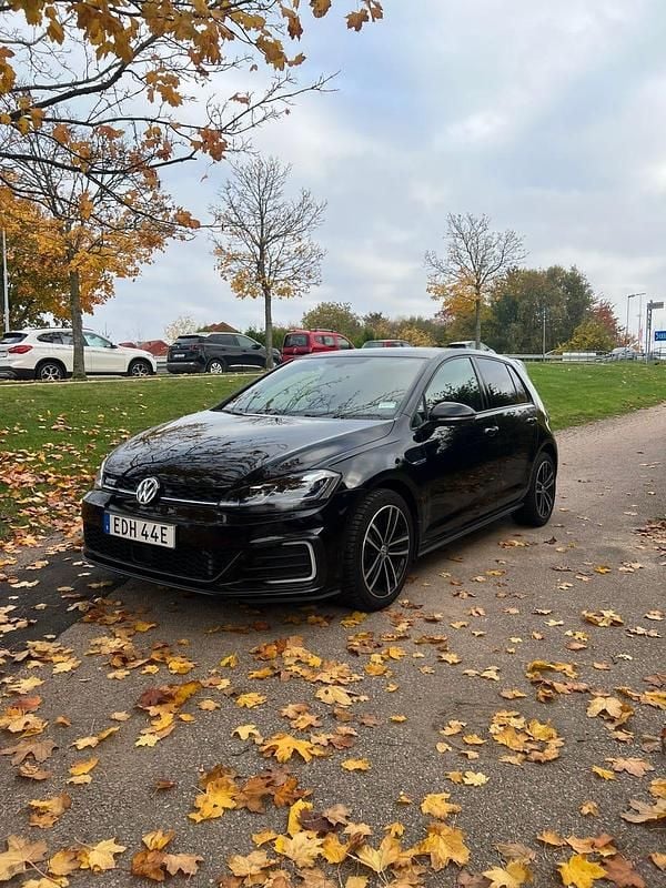 Begagnad 2020 VW Golf VIII GTE Halvkombi | 195 000 kr (Bra pris) - Bild 1/4