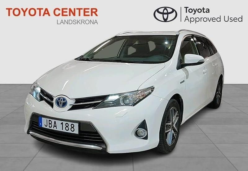 Vit Begagnad 2015 Toyota Auris Touring Sports Edition Kombi | 149 900 kr (Marknadspris) - Bild 1/4