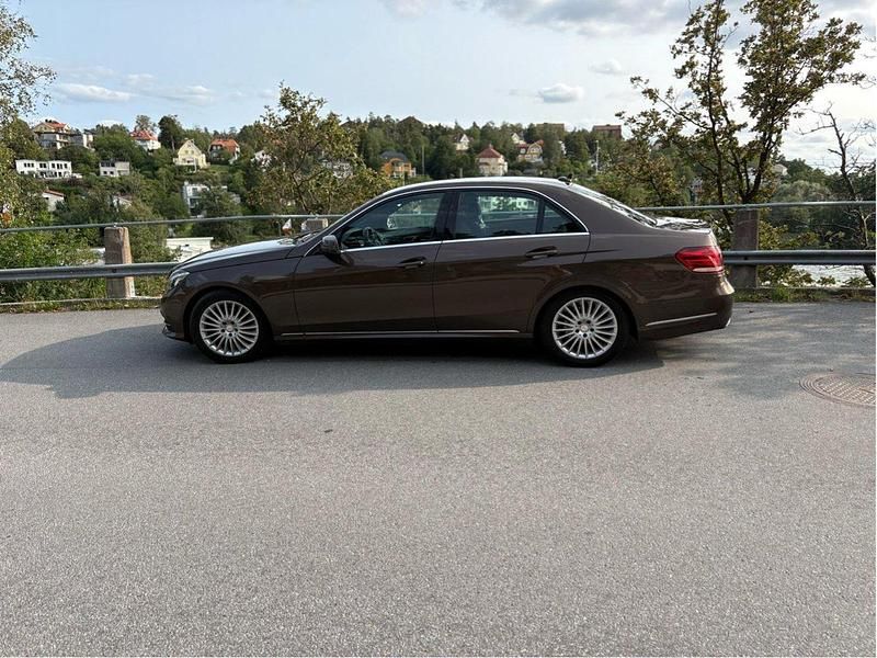 Brun Begagnad 2014 Mercedes E220 Avantgarde Sedan | 175 000 kr (Lite dyr) - Bild 1/4