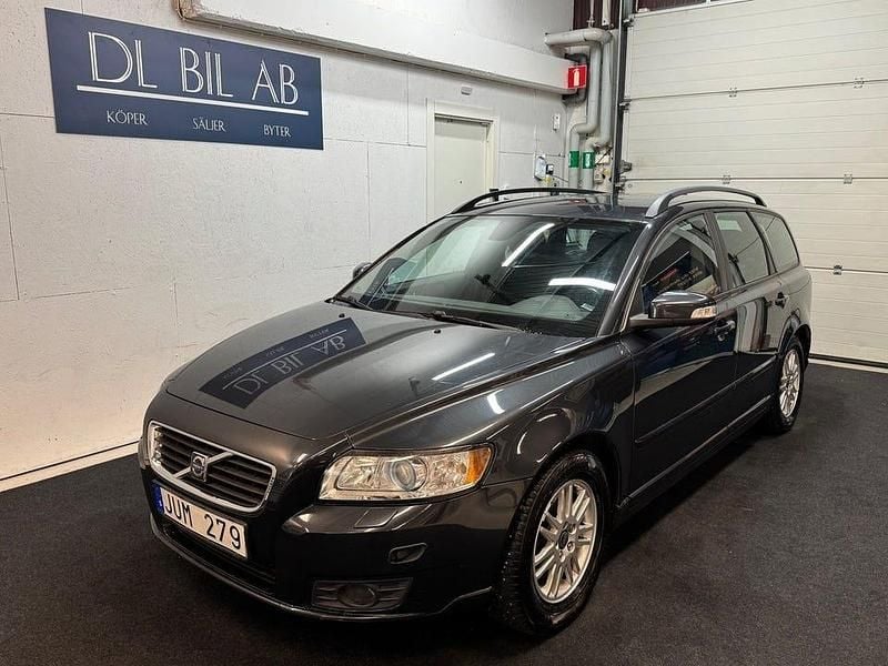Begagnad Volvo V50 Momentum 125 HK (91 kW) 2009 Grå Kombi