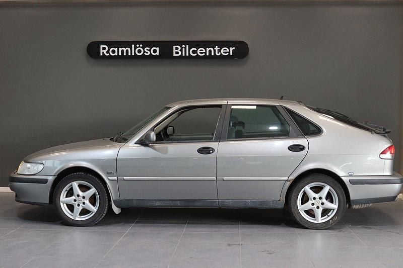 Grå Begagnad 2003 Saab 9-3 Halvkombi | 14 900 kr (Superpris) - Bild 1/4