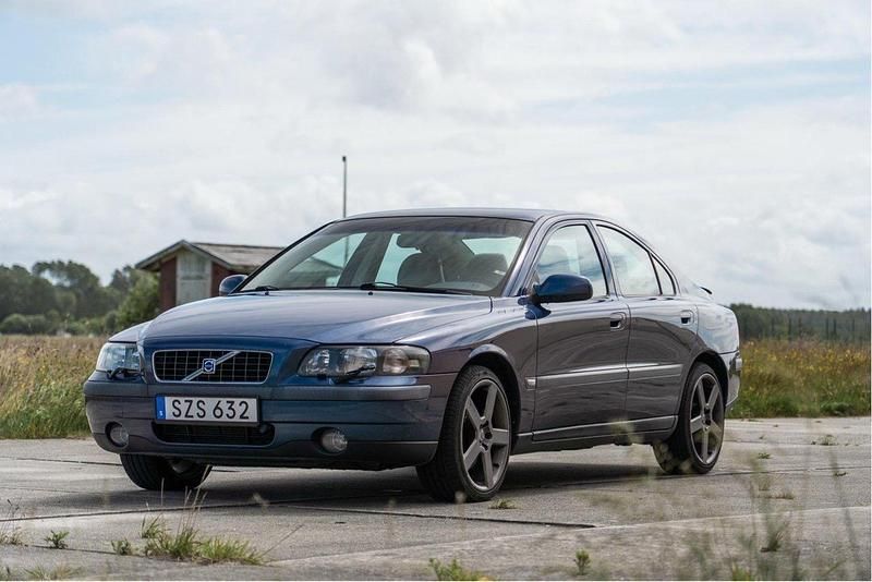 Blå Begagnad 2002 Volvo S60 Sedan | 72 000 kr (Dyr) - Bild 1/4