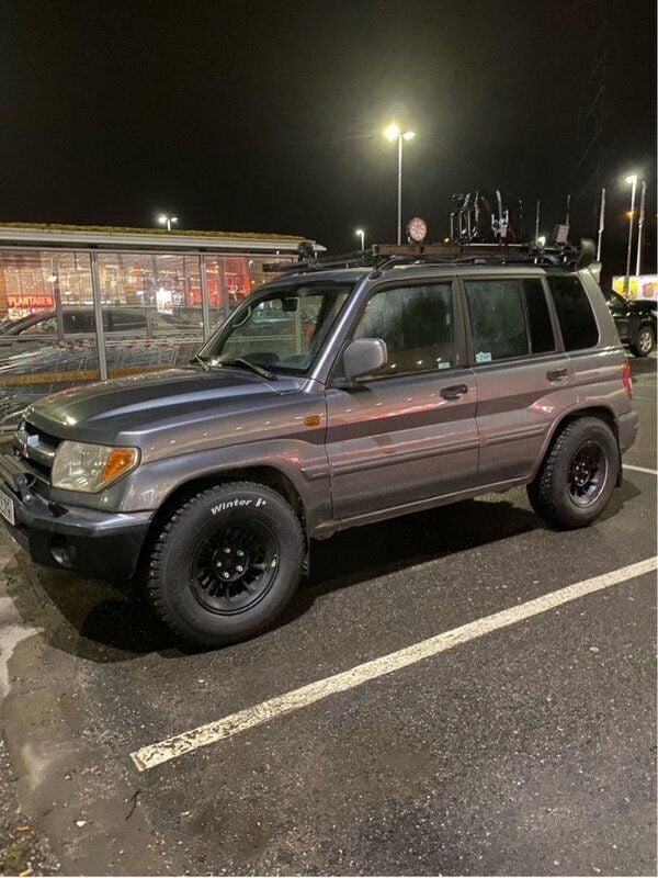 Grå Begagnad 2002 Mitsubishi Pajero SUV | 29 500 kr - Bild 1/4