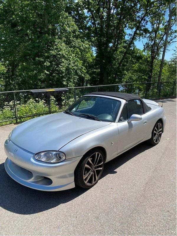 Silver Begagnad 2004 Mazda MX5 Cab | 61 000 kr (Bra pris) - Bild 1/4