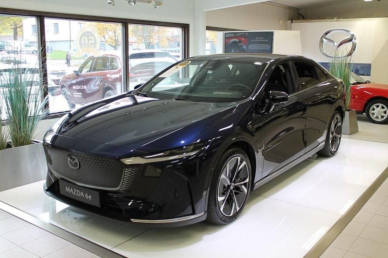 Blå Ny 2025 Mazda 6e Takumi-Line Sedan | 508 400 kr - Bild 1/4