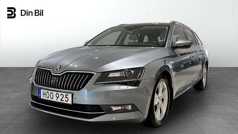 Grå (business grey metallic) Begagnad 2017 Skoda Superb LAURIN & KLEMENT Kombi | 229 900 kr - Bild 1/4