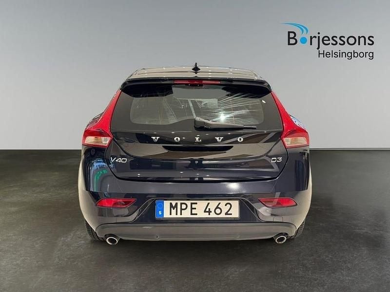 Begagnad Volvo V40 Momentum 151 HK (111 kW) 2016 Blå Halvkombi