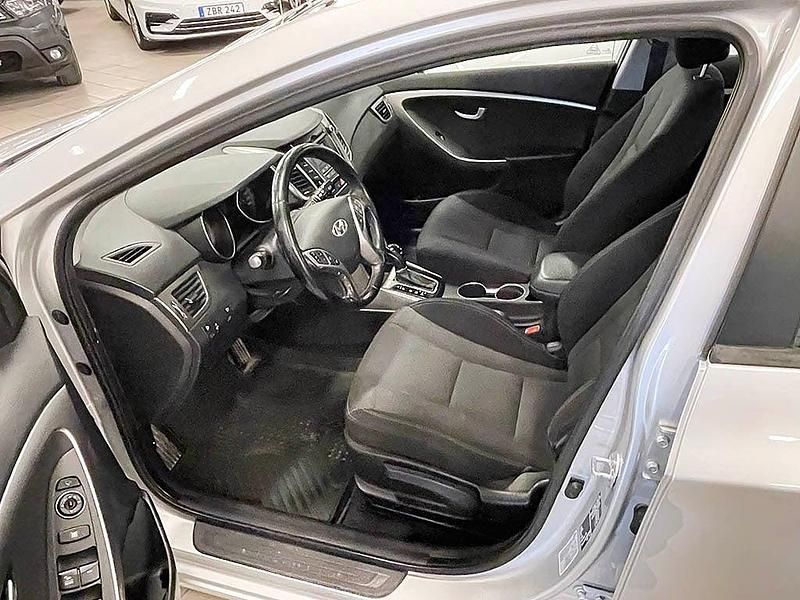 Begagnad Hyundai i30 Premium 110 HK (80 kW) 2013 Silver Halvkombi