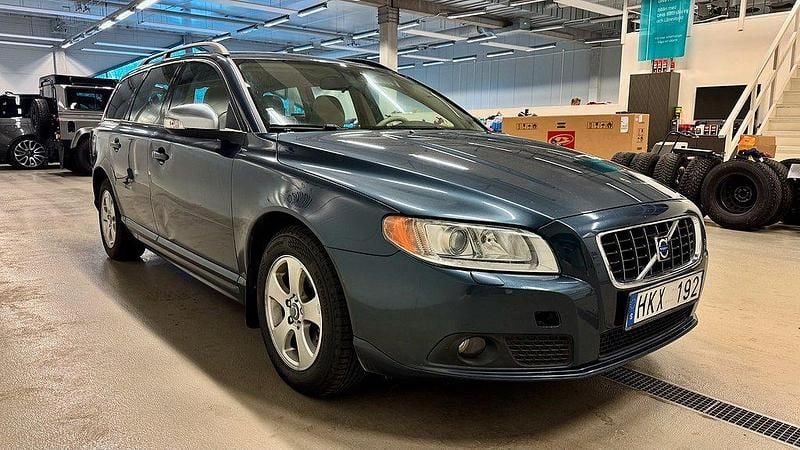 Begagnad Volvo V70 Momentum 145 HK (106 kW) 2008 Blå Kombi