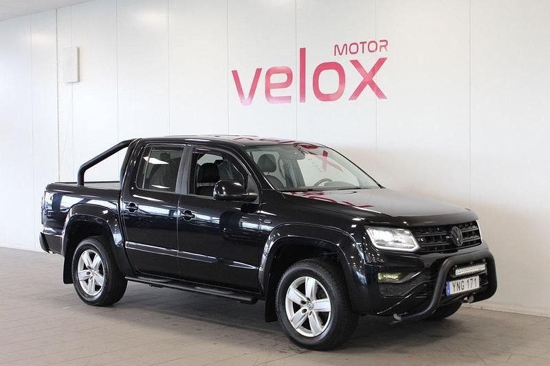 Svart Begagnad 2017 VW Amarok Highline Pickup | 234 900 kr (Marknadspris) - Bild 1/4