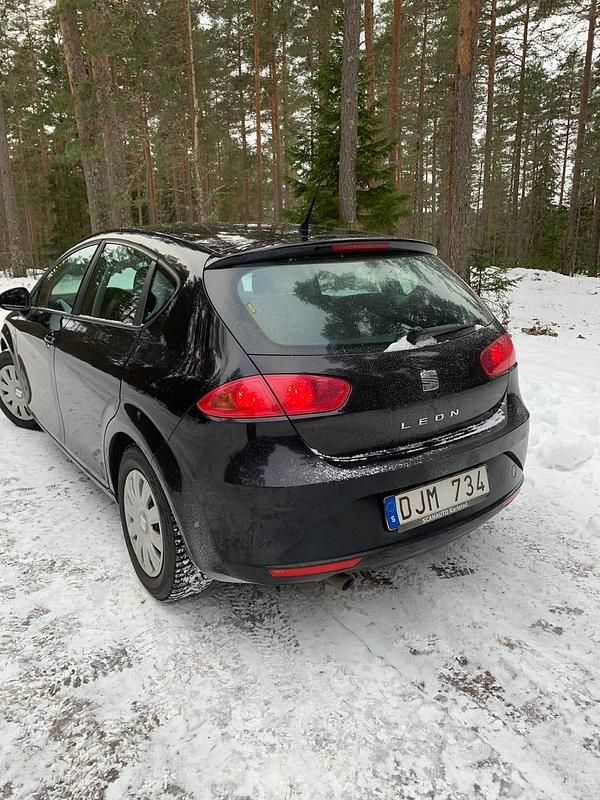 Begagnad Seat Leon 102 HK (75 kW) 2010 Halvkombi