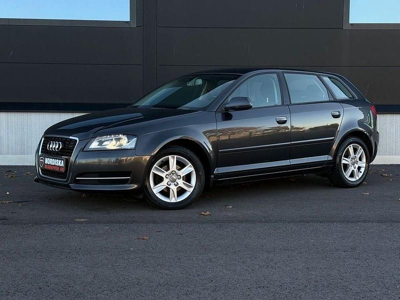 Grå Begagnad 2011 Audi A3 Attraction Kombi | 49 800 kr (Bra pris) - Bild 1/4