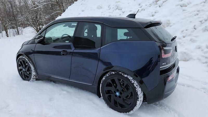 Begagnad BMW i3 135 kW (184 HK) 2018 Imperial blue / frozen grey met Halvkombi