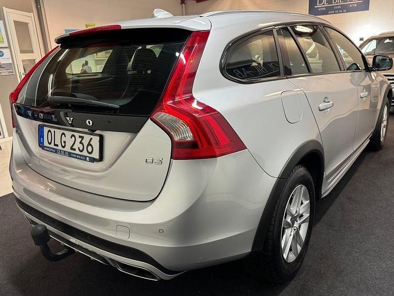 Begagnad Volvo V60 CC Summum 150 HK (110 kW) 2016 Silver Kombi