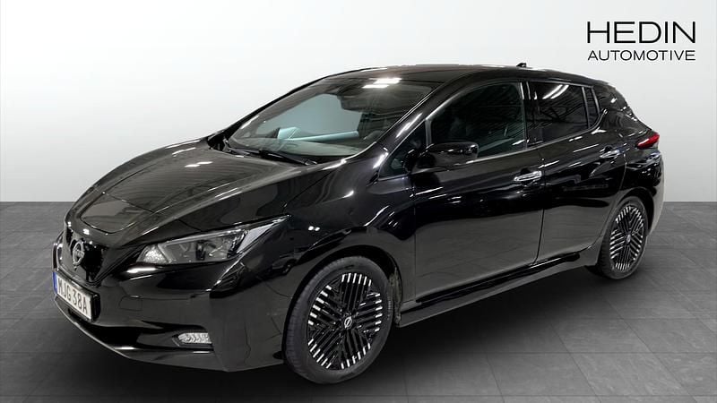 Svart Begagnad 2022 Nissan Leaf N-Connecta Halvkombi | 169 900 kr (Marknadspris) - Bild 1/4