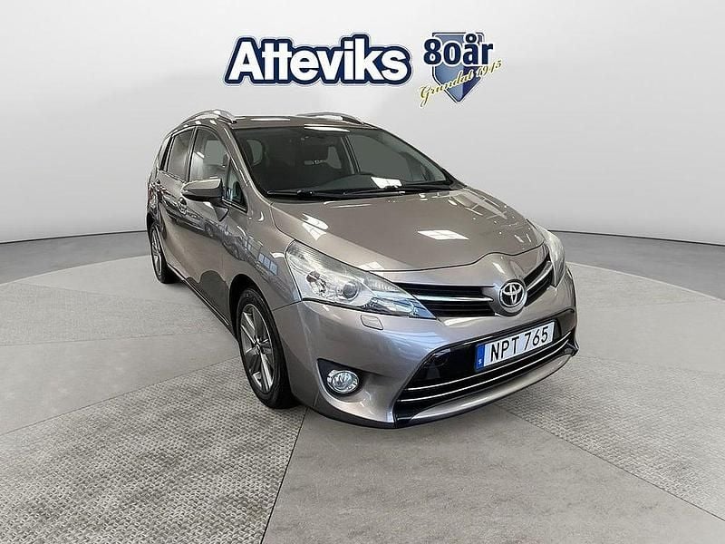 Brun Begagnad 2014 Toyota Verso Minibuss | 109 900 kr (Marknadspris) - Bild 1/4