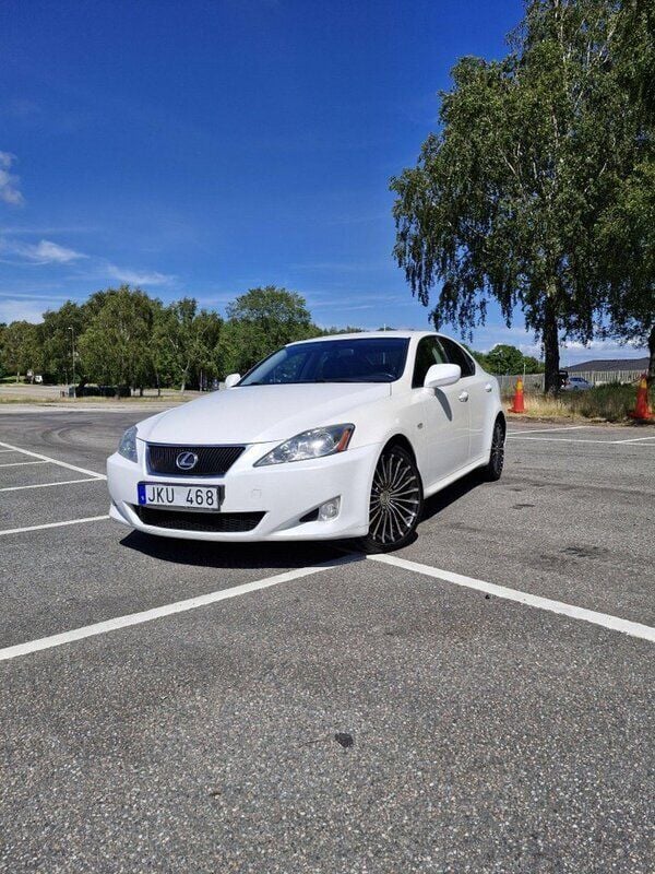 Vit Begagnad 2008 Lexus IS250 Sedan | 79 900 kr (Bra pris) - Bild 1/4