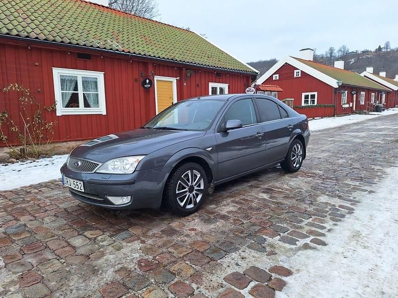 Begagnad Ford Mondeo 145 HK (106 kW) 2004 Halvkombi