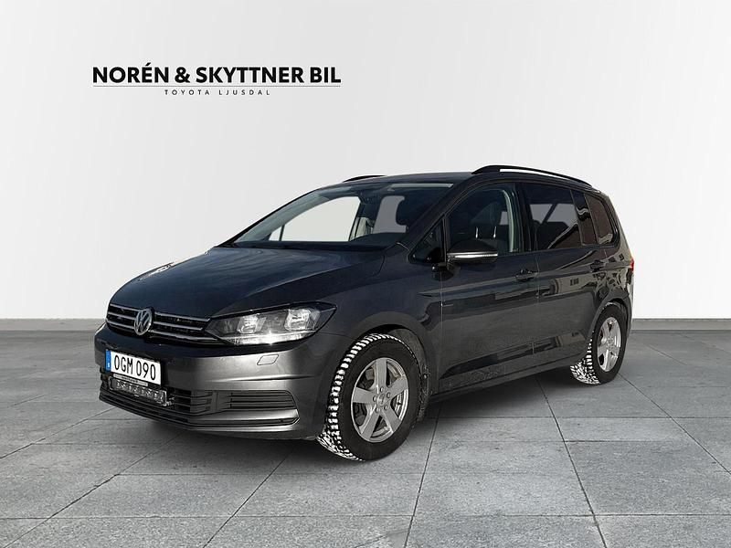 Mörkgrå Begagnad 2016 VW Touran Minibuss | 209 000 kr (Marknadspris) - Bild 1/4