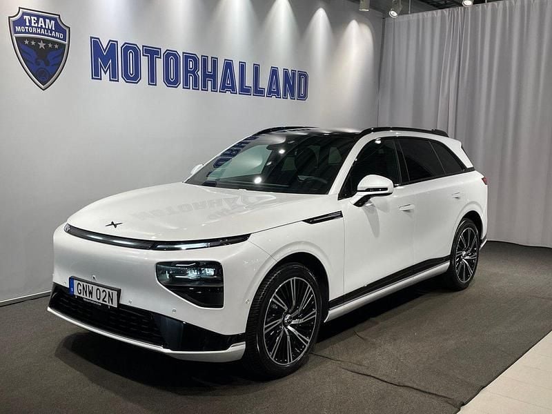 Vit Ny 2025 XPENG G9 AWD Performance SUV | 849 900 kr (Marknadspris) - Bild 1/4
