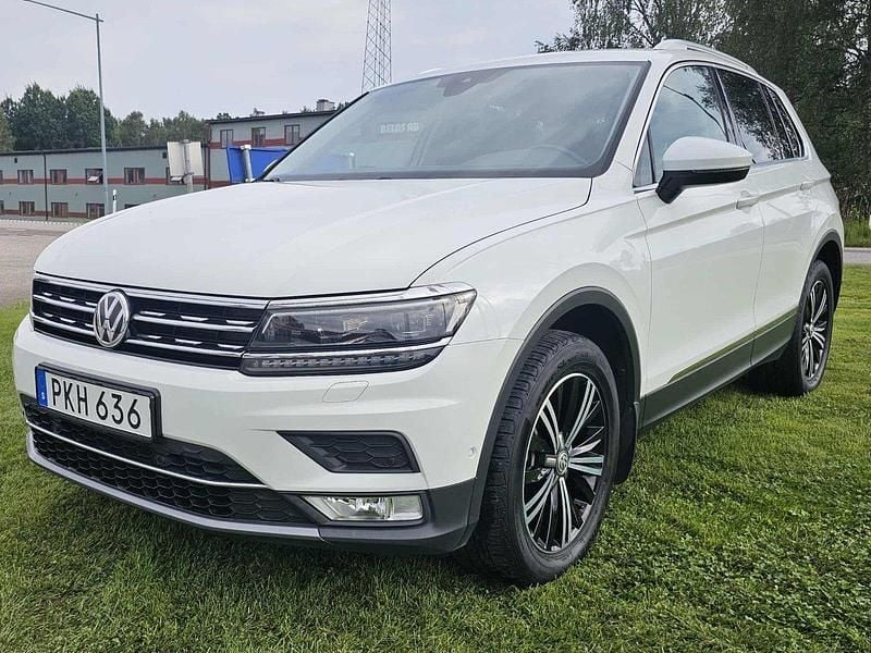 Vit Begagnad 2017 VW Tiguan GT SUV | 214 900 kr (Marknadspris) - Bild 1/4