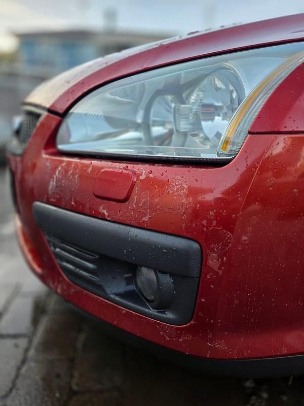 Begagnad Ford Focus 125 HK (91 kW) 2007 Vinröd Kombi