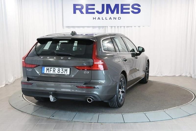 Begagnad Volvo V60 Momentum 151 HK (111 kW) 2020 Mörkgrå Kombi
