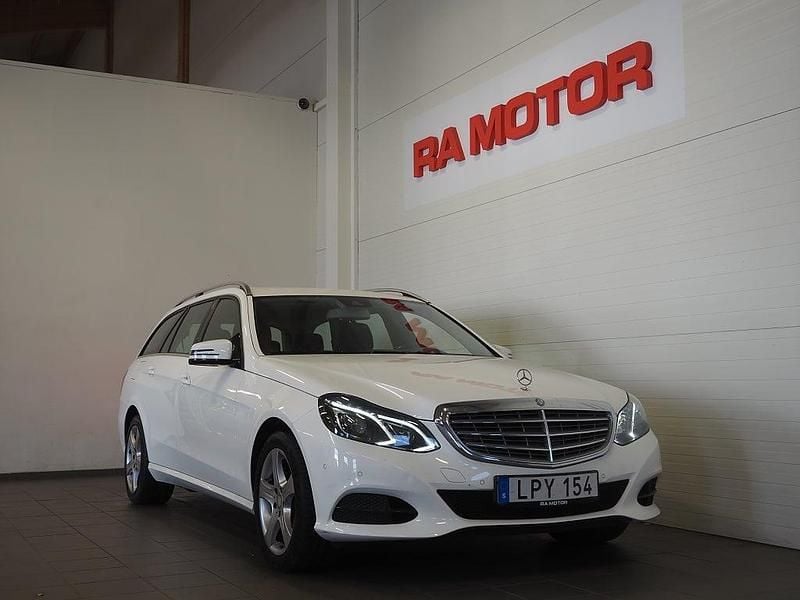 Vit Begagnad 2014 Mercedes E220 Classic Kombi | 209 900 kr (Lite dyr) - Bild 1/3