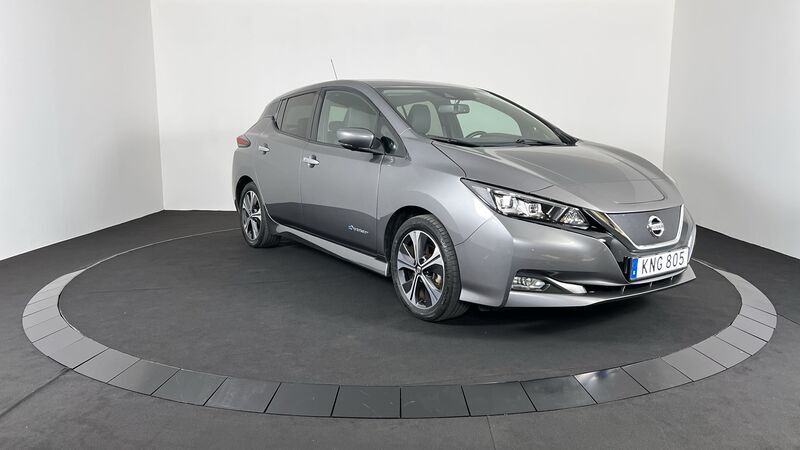 Grå metallic Begagnad 2018 Nissan Leaf Halvkombi | 229 900 kr - Bild 1/4
