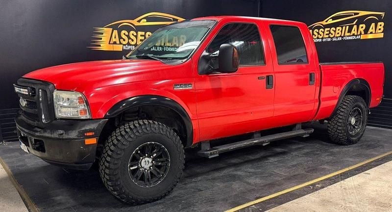 Röd Begagnad 2005 Ford V8 Van | 179 900 kr - Bild 1/1