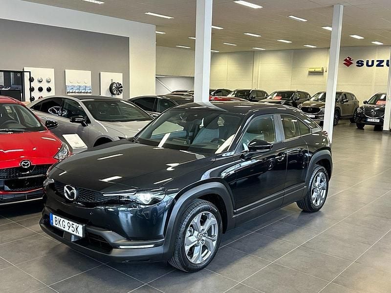 Svart Begagnad 2022 Mazda MX30 Exclusive-Line SUV | 169 900 kr (Marknadspris) - Bild 1/4